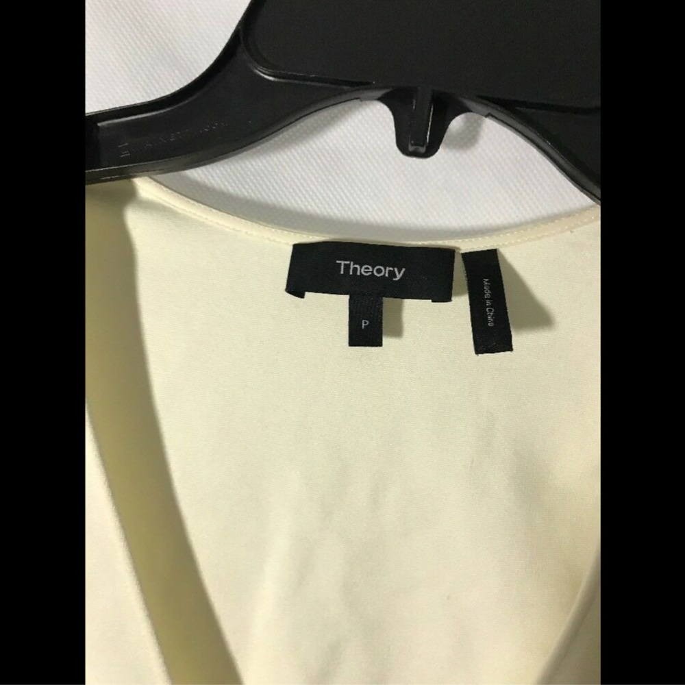 NEW‎ Theory Zadeia V-Neck Tee Top in Warm Ivory [SZ P ] - Picture 3 of 8